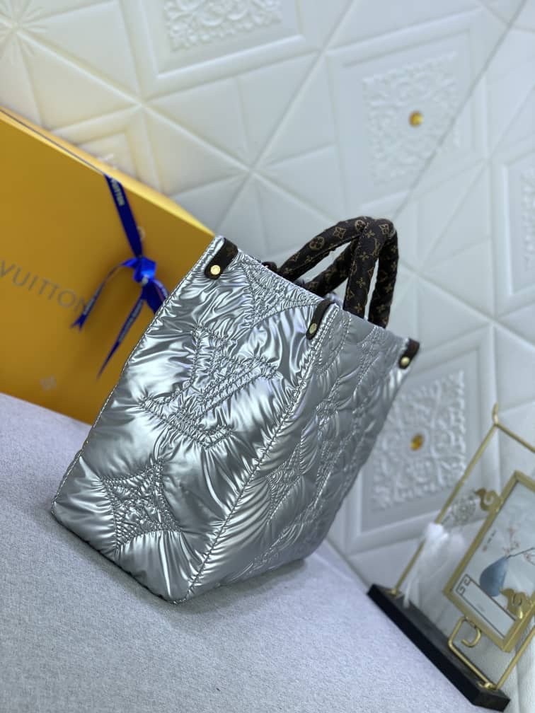 L0vis Vvtt0n Onthego GM Silver 33Cm M21053