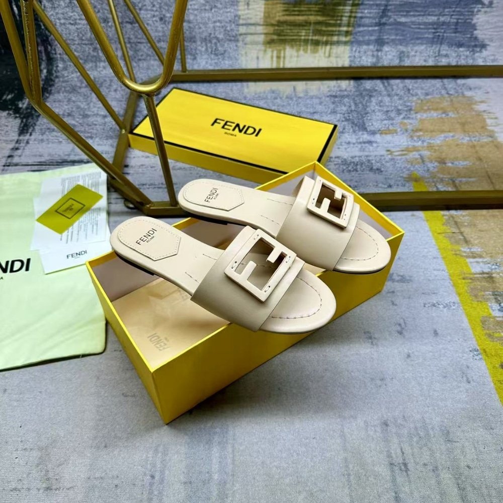 F**di Flat Skin Top Sandals Beige