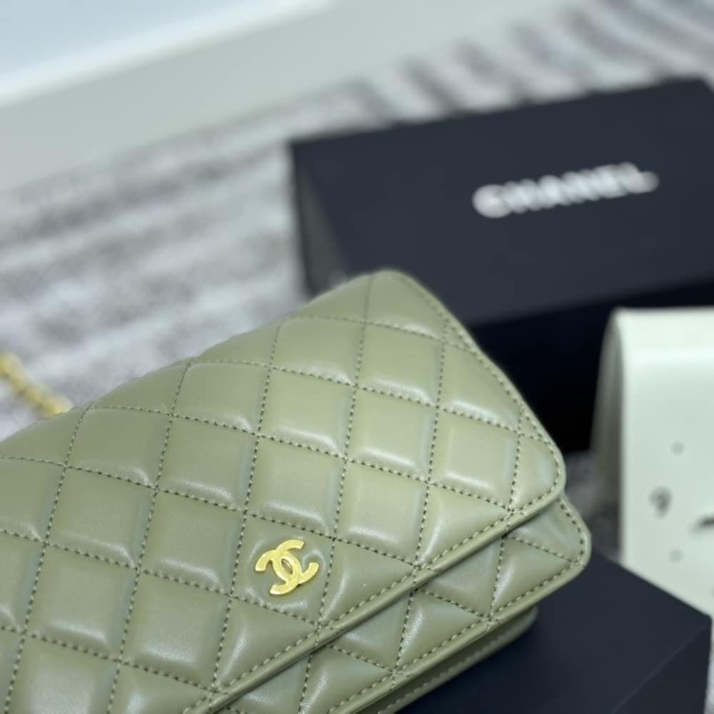 Ch**el Classic Wallet On Chain Gold Tone Metal Khaki 19Cm