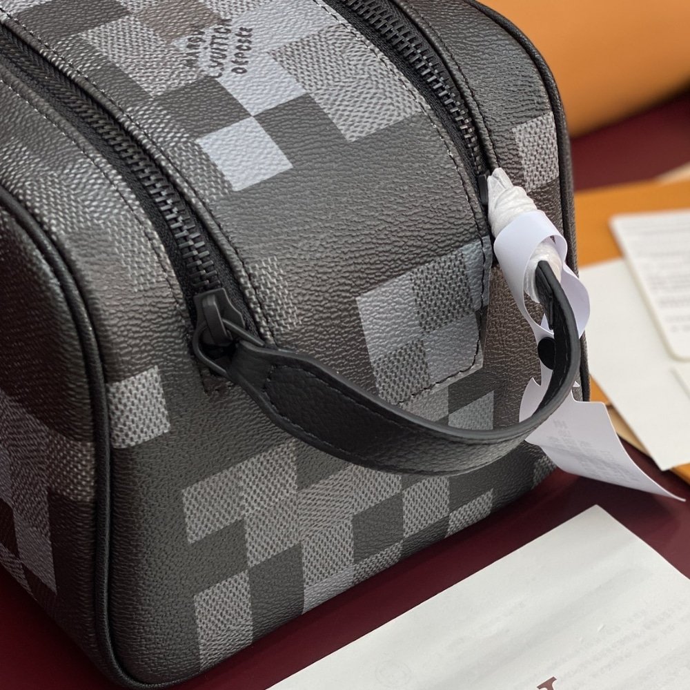 L0vis Vvtt0n Dopp Kit Black 28Cm M15109
