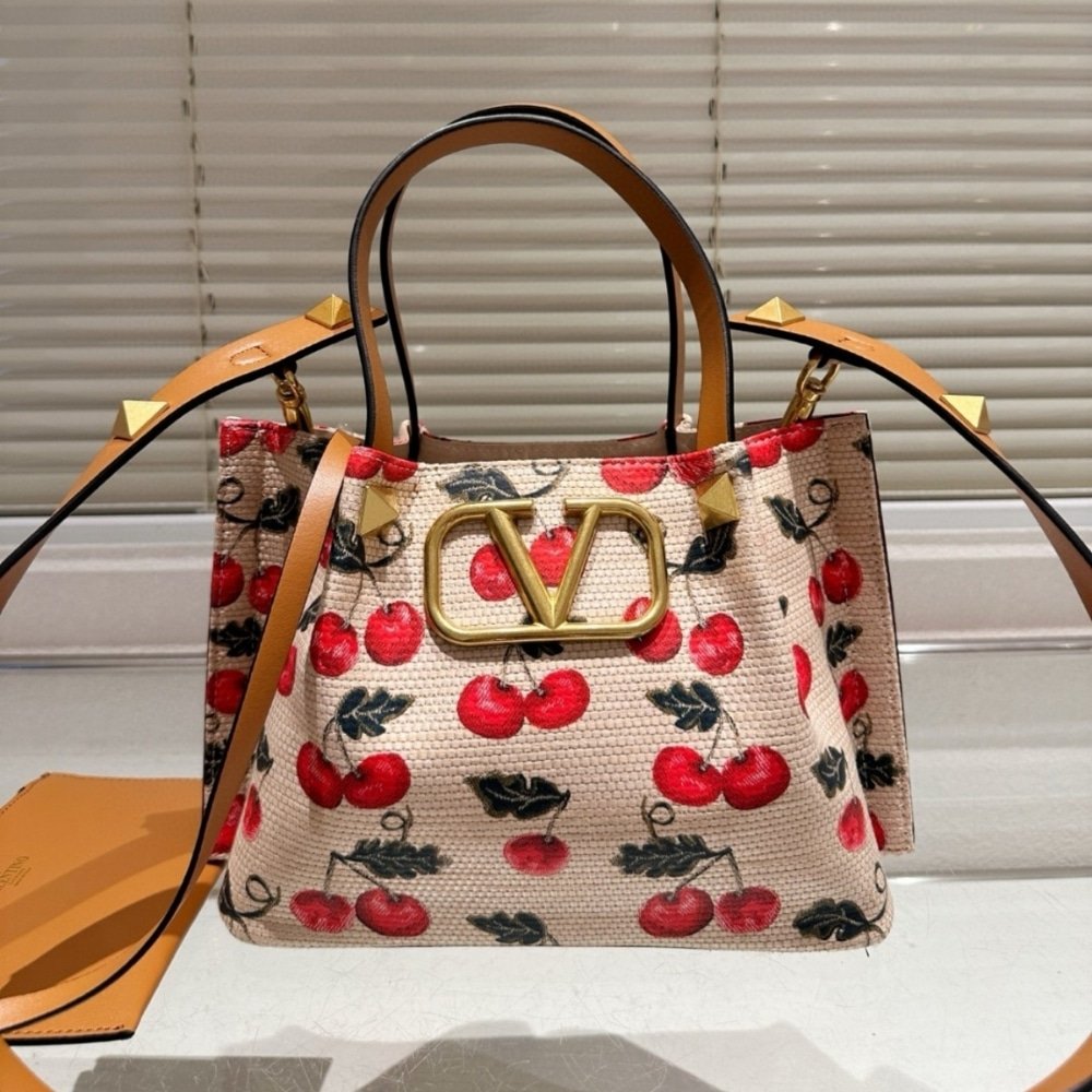 Va1e*ntin0 Garavani Vlogo Signature Cherryfic Motif Bag Beige 26Cm