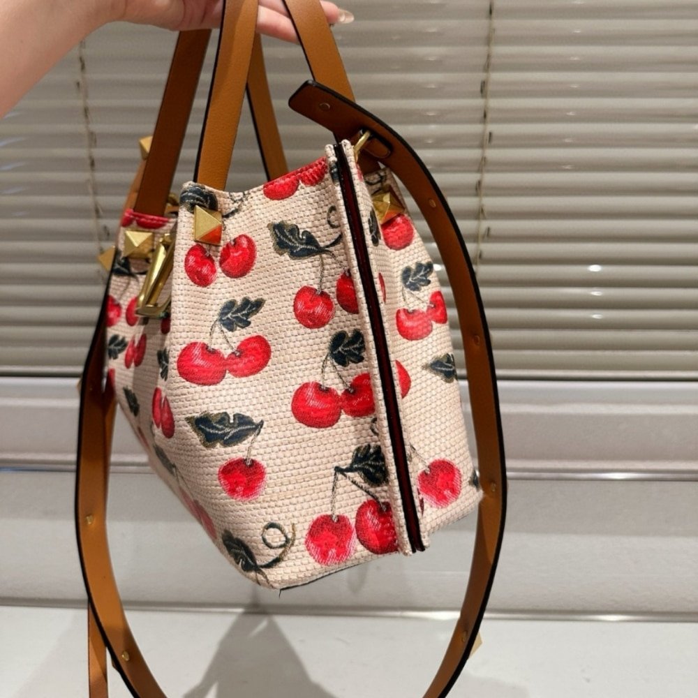 Va1e*ntin0 Garavani Vlogo Signature Cherryfic Motif Bag Beige 26Cm