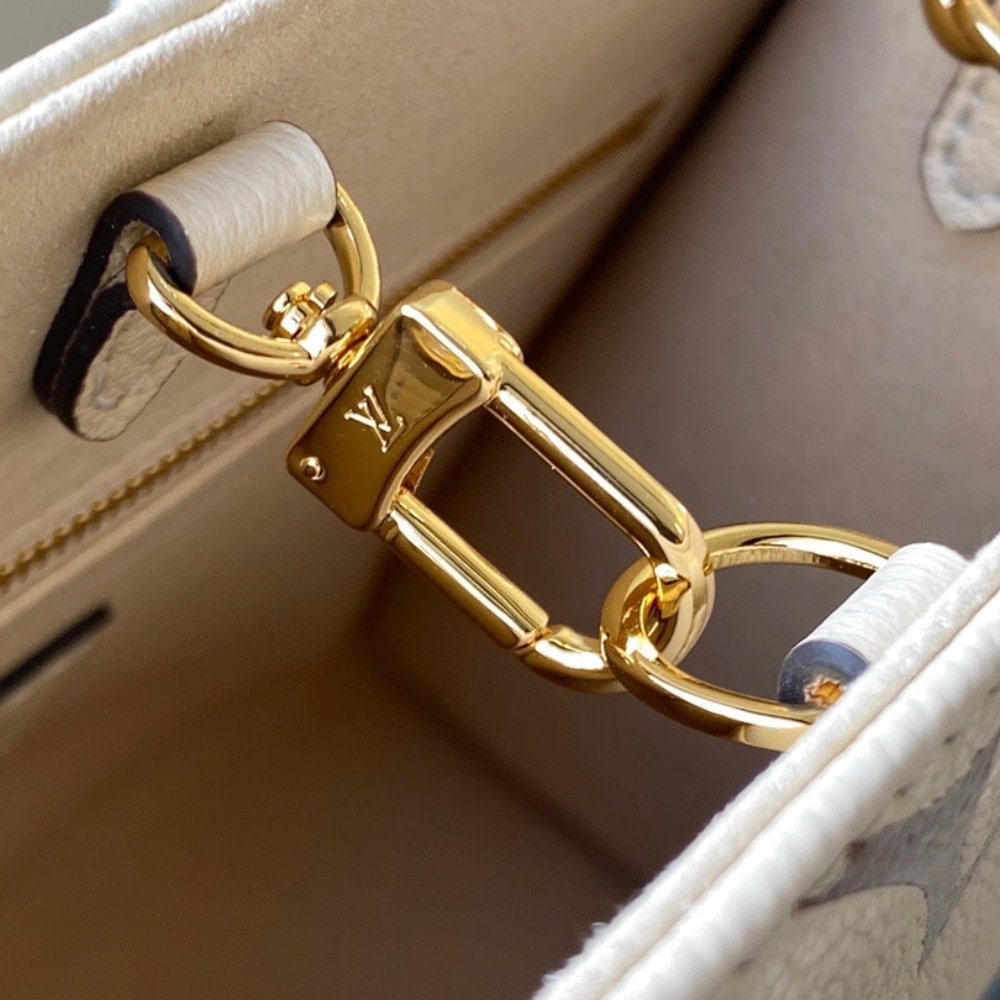 L0vis Vvtt0n Onthego PM Monogram Empreinte Cream 25Cm M45654