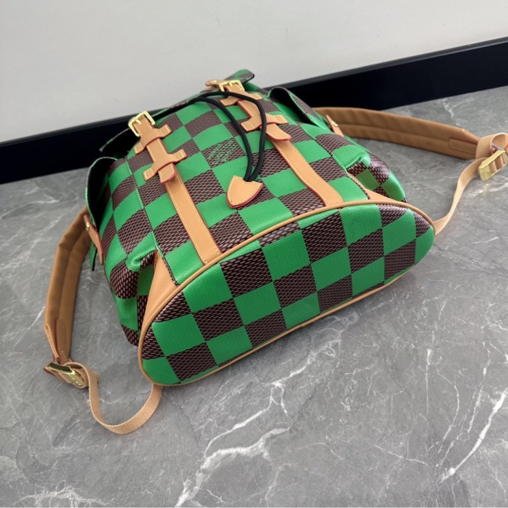 L0vis Vvtt0n Runway Christopher MM Backpack Green 44Cm N40564
