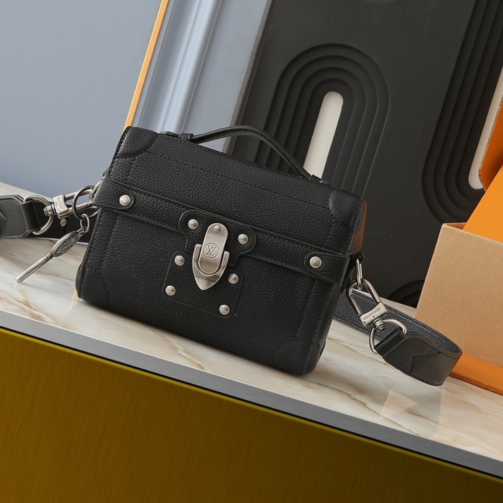 L0vis Vvtt0n Soul Trunk Bag Black 19Cm M11516