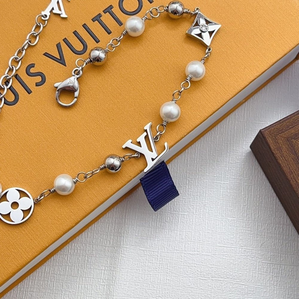 L0vis Vvtt0n Lv Pearls Bracelet Silver M1384A