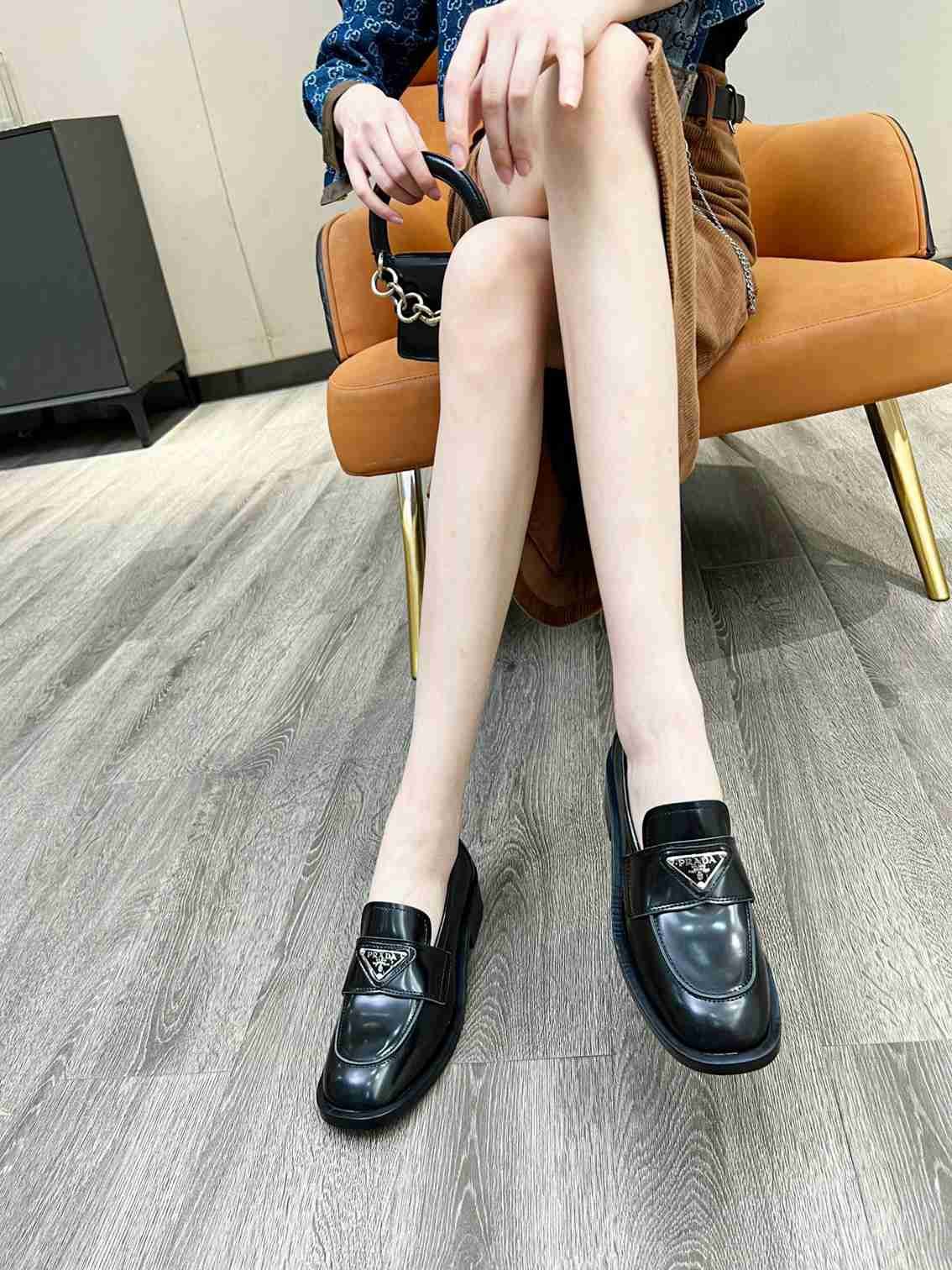 Pra*a Patent Leather Loafers Black 1D329N 069 F0002 F 025