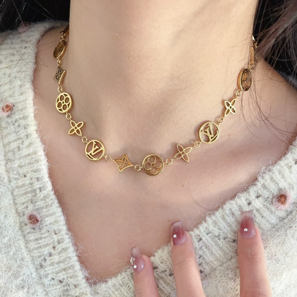 L0vis Vvtt0n Lv Lace Necklace Gold M01057