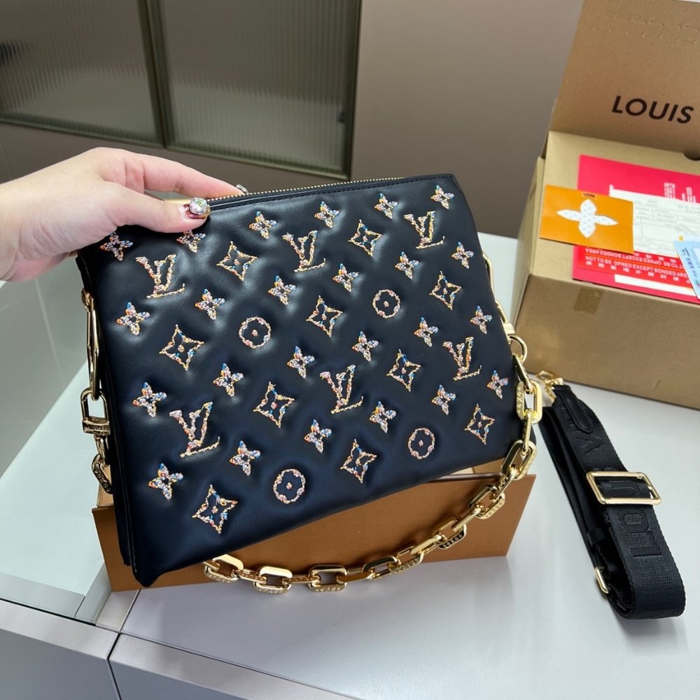 L0vis Vvtt0n Coussin PM Black Gold 26Cm M12448