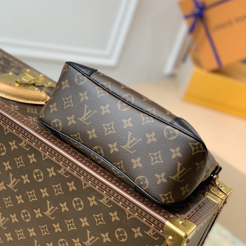 L0vis Vvtt0n Boulogne PM Monogram Black 26Cm M45831