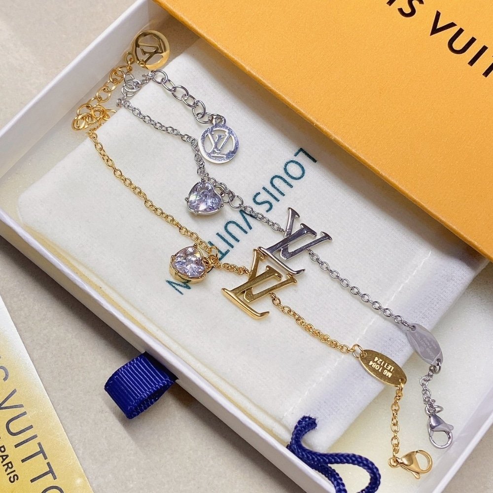 L0vis Vvtt0n Lv Iconic Heart Bracelet Gold M1342A