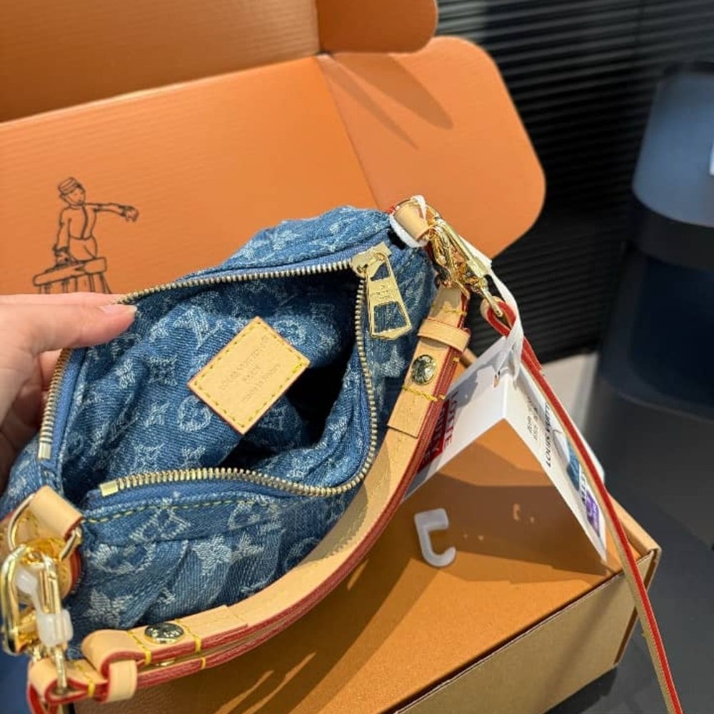 L0vis Vvtt0n Pochette Valley Bag Denim Blue 21Cm M13571