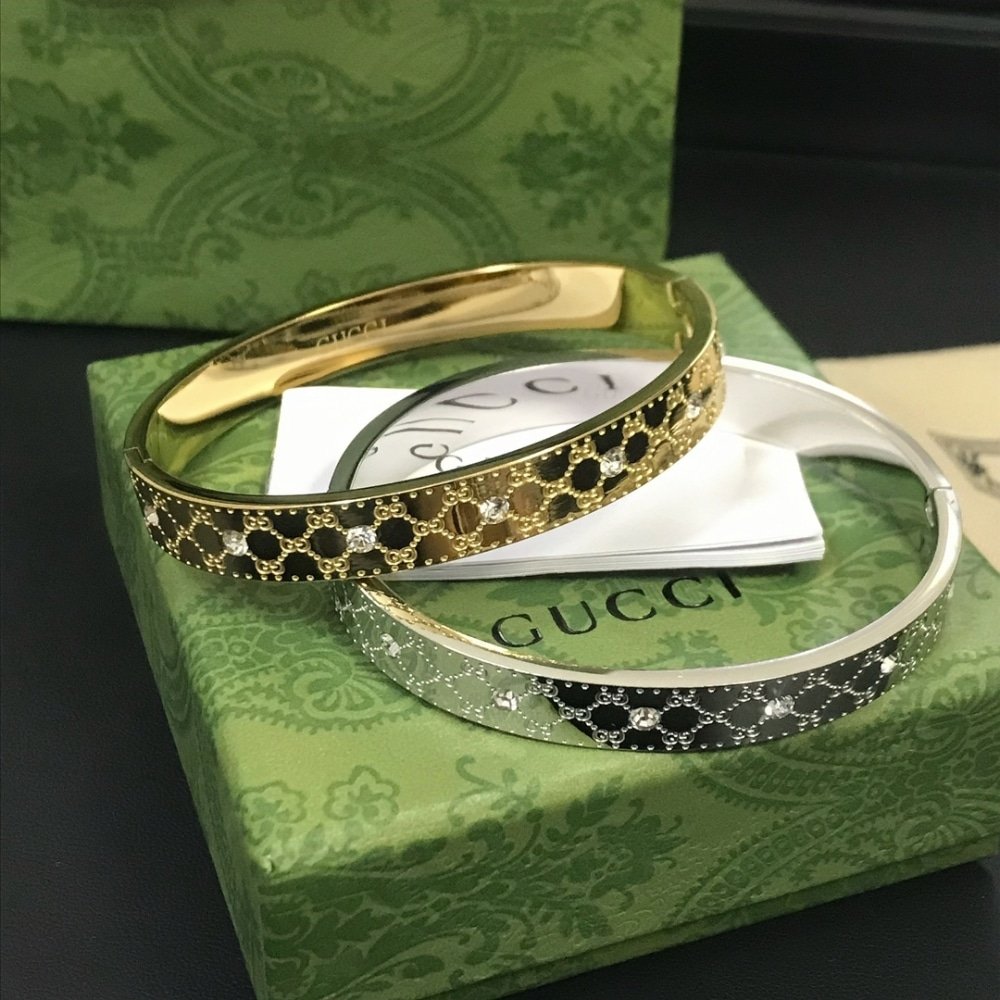 Gvc*1 Cuff Bracelet Silver 8Mm
