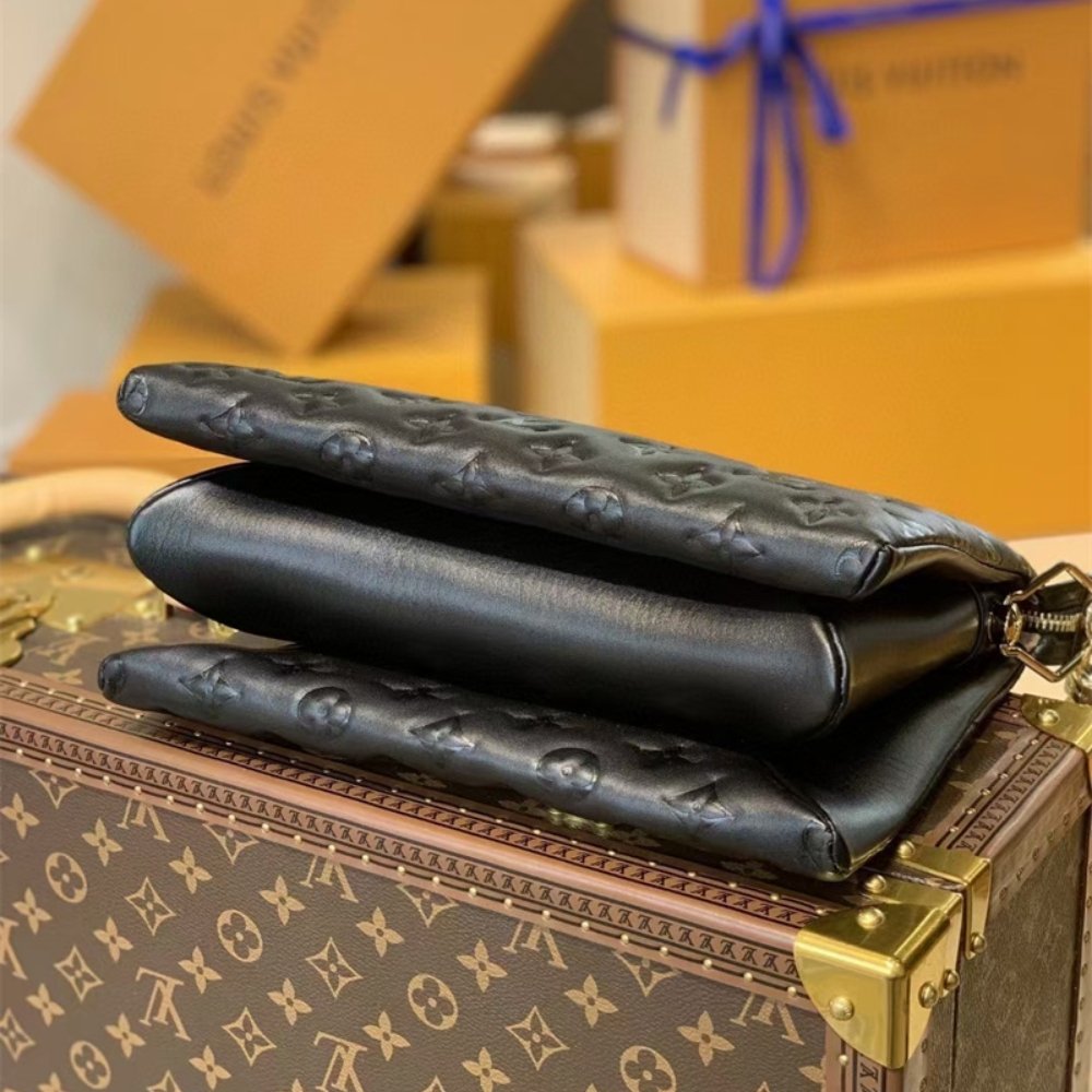 L0vis Vvtt0n Coussin PM Black 26Cm M57790