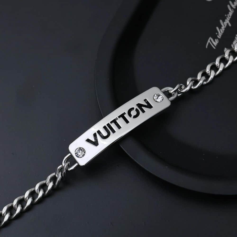 L0vis Vvtt0n Lv Id Necklace Silver M01154