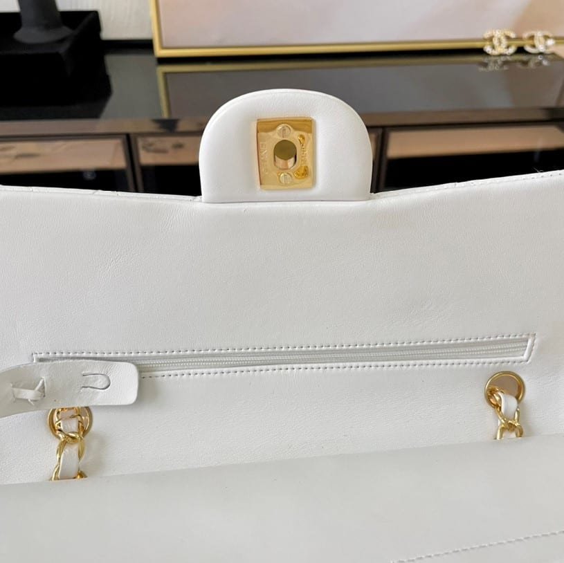 Ch**el Classic Medium Handbag White 25Cm A01112