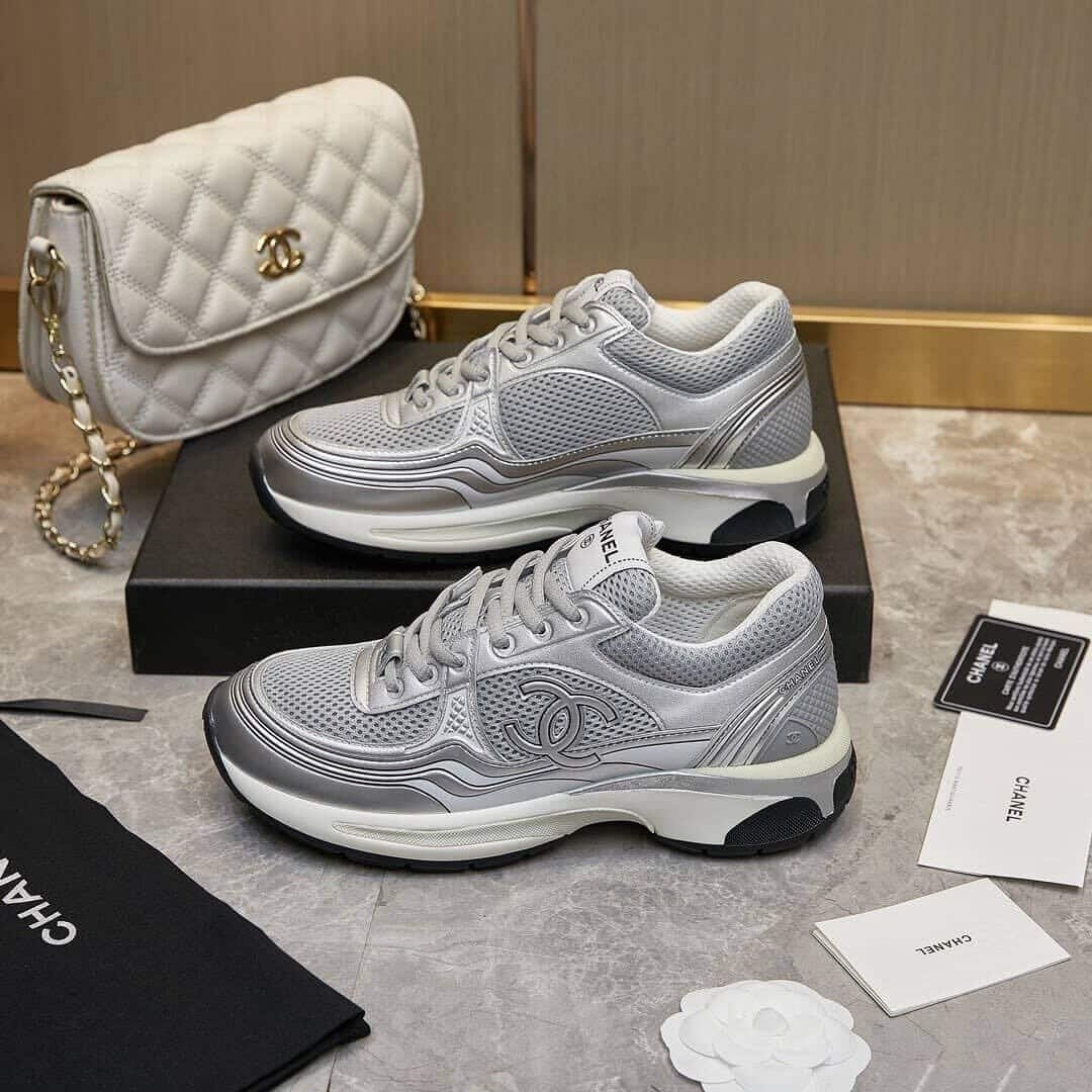 Ch**el 23C Silver Metallic Cc Logo Lace Up Flat Runner Trainer Sneaker Gray