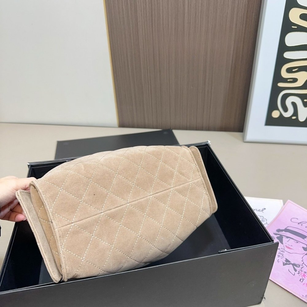 Ch**el 25 Small Handbag Suede And Gold Tone Metal Light Grey 26Cm