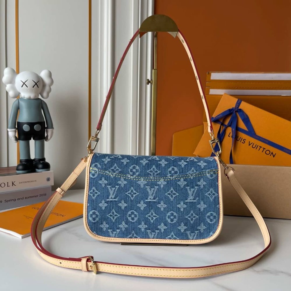 L0vis Vvtt0n Diane Bag Denim Blue 24Cm M13070