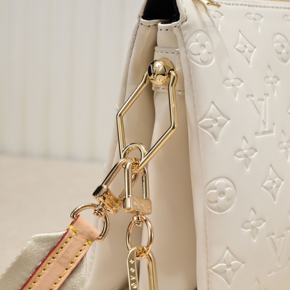 L0vis Vvtt0n Coussin PM Cream 26Cm M57793