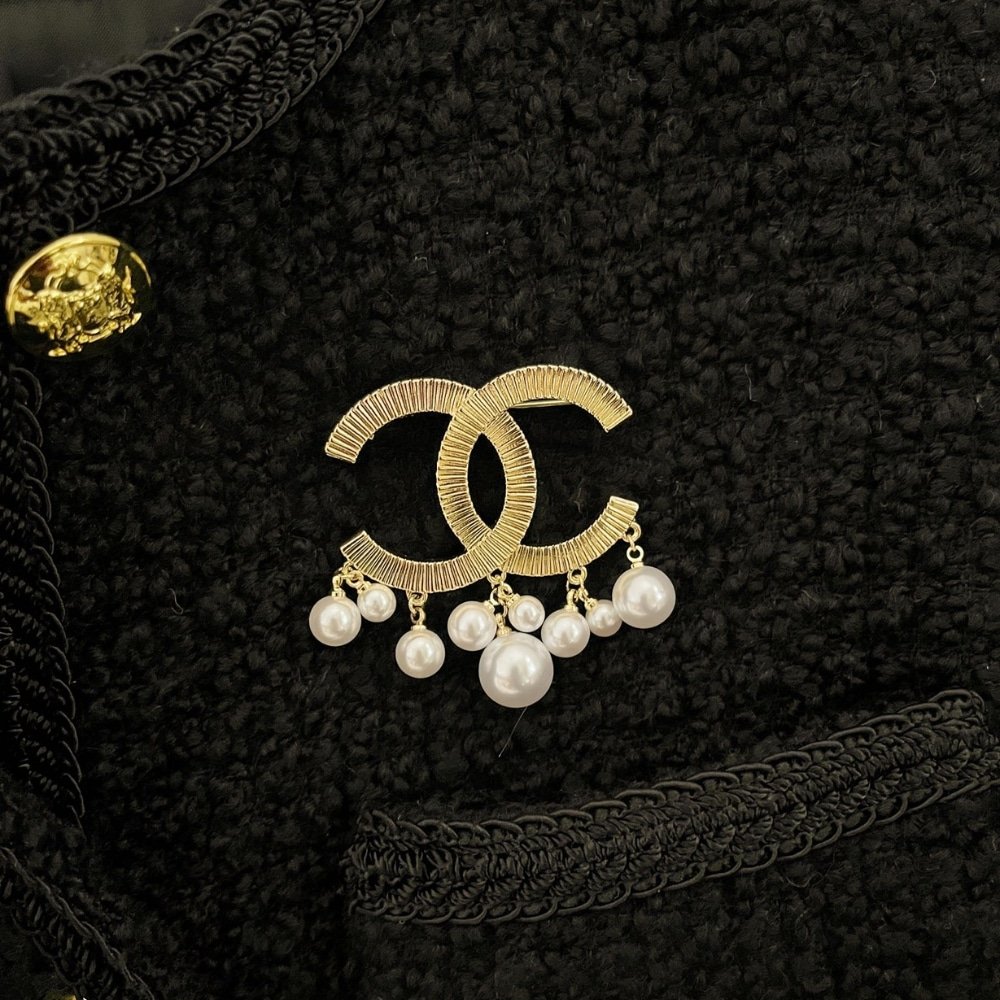 Ch**el Cc Brooch Gold With Pearls