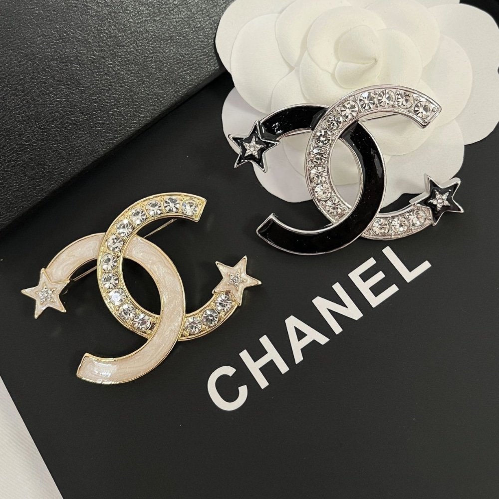 Ch**el Cc Brooch Gold With Two Small Stars