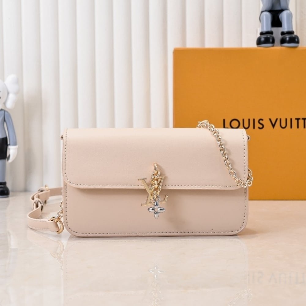 L0vis Vvtt0n Wallet On Chain Lv Bloom Sand 20Cm M14581