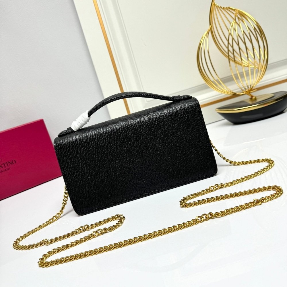 Va1e*ntin0 Garavani Vlogo Signature Grainy Wallet With Chain Black 22Cm