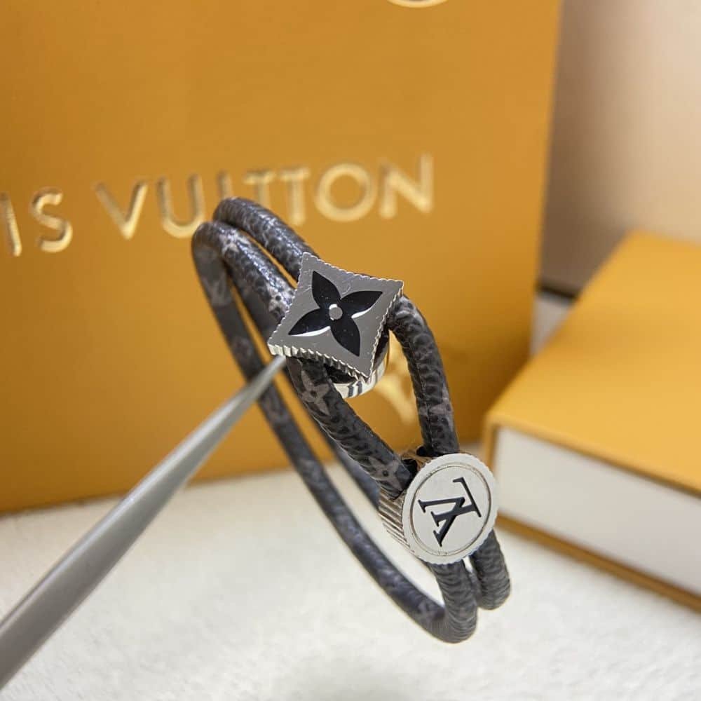 L0vis Vvtt0n Catch It Bracelet Black M8111E