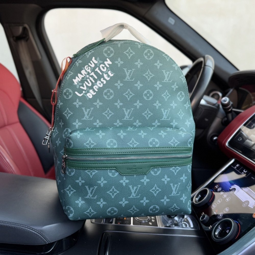 L0vis Vvtt0n Discovery Backpack PM Green 38Cm M12780