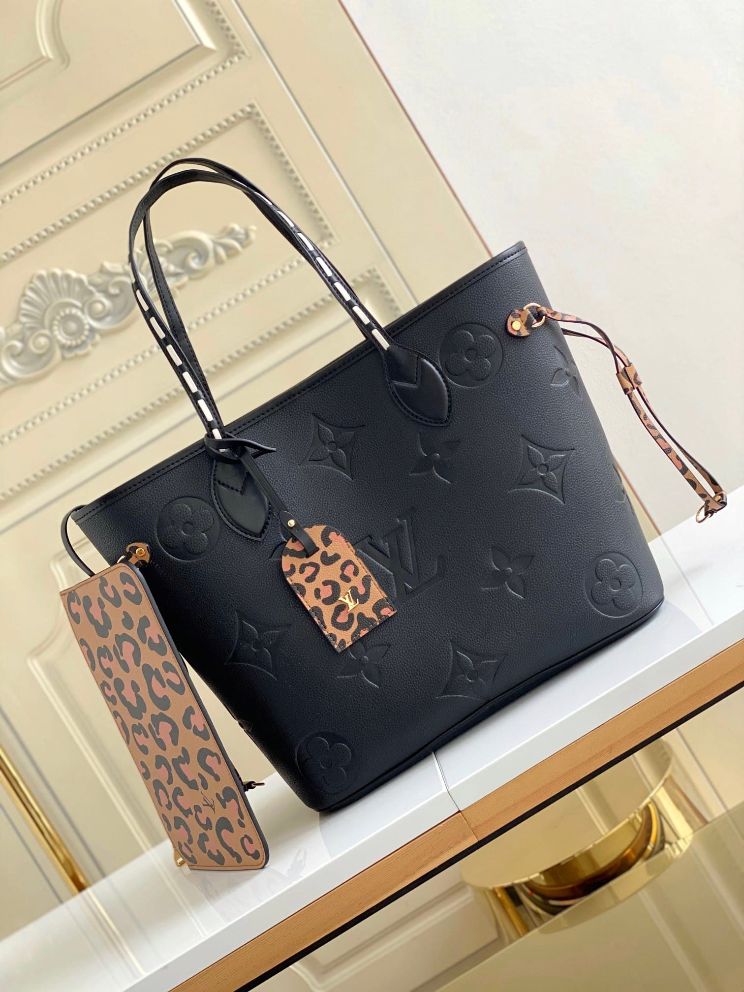 L0vis Vvtt0n Bolsa Neverfull Mm Black 31Cm M45856
