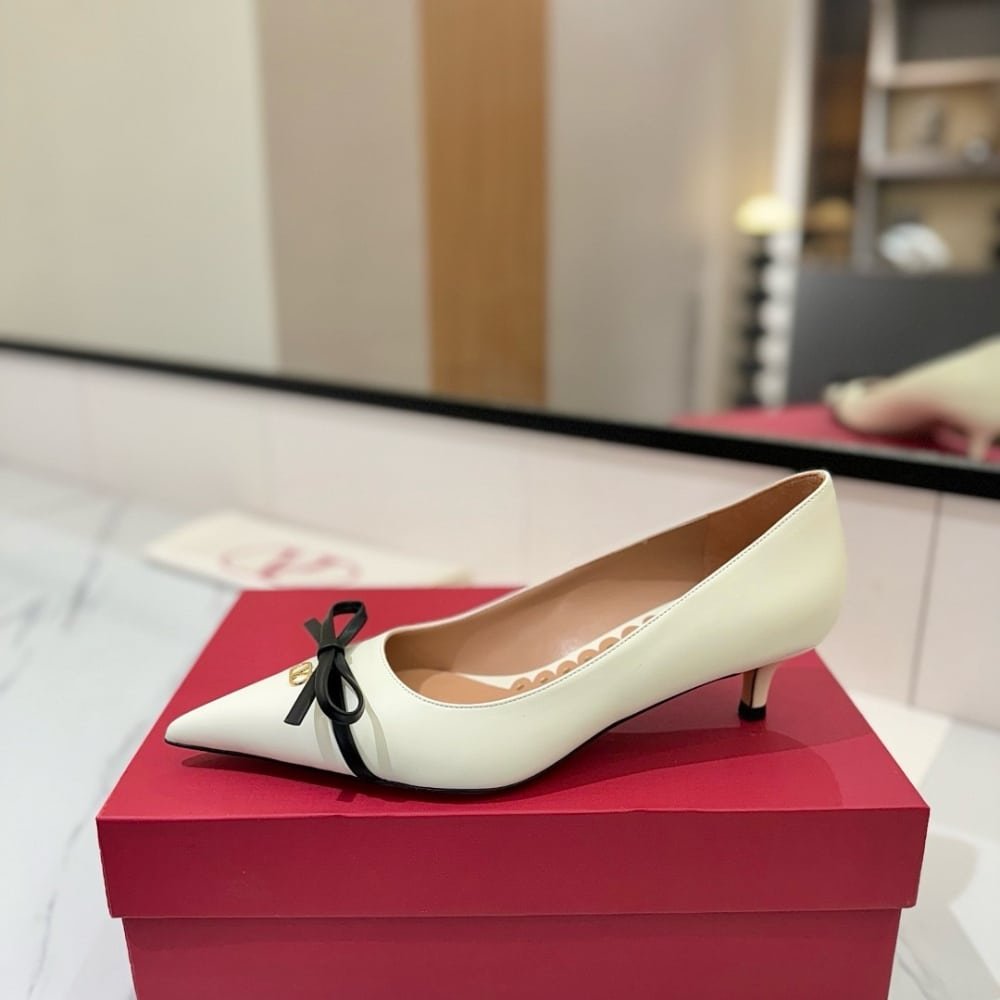 Va1e*ntin0 Bepointy Pump In Patent Leather White 6W2S0Lq0Dal A81