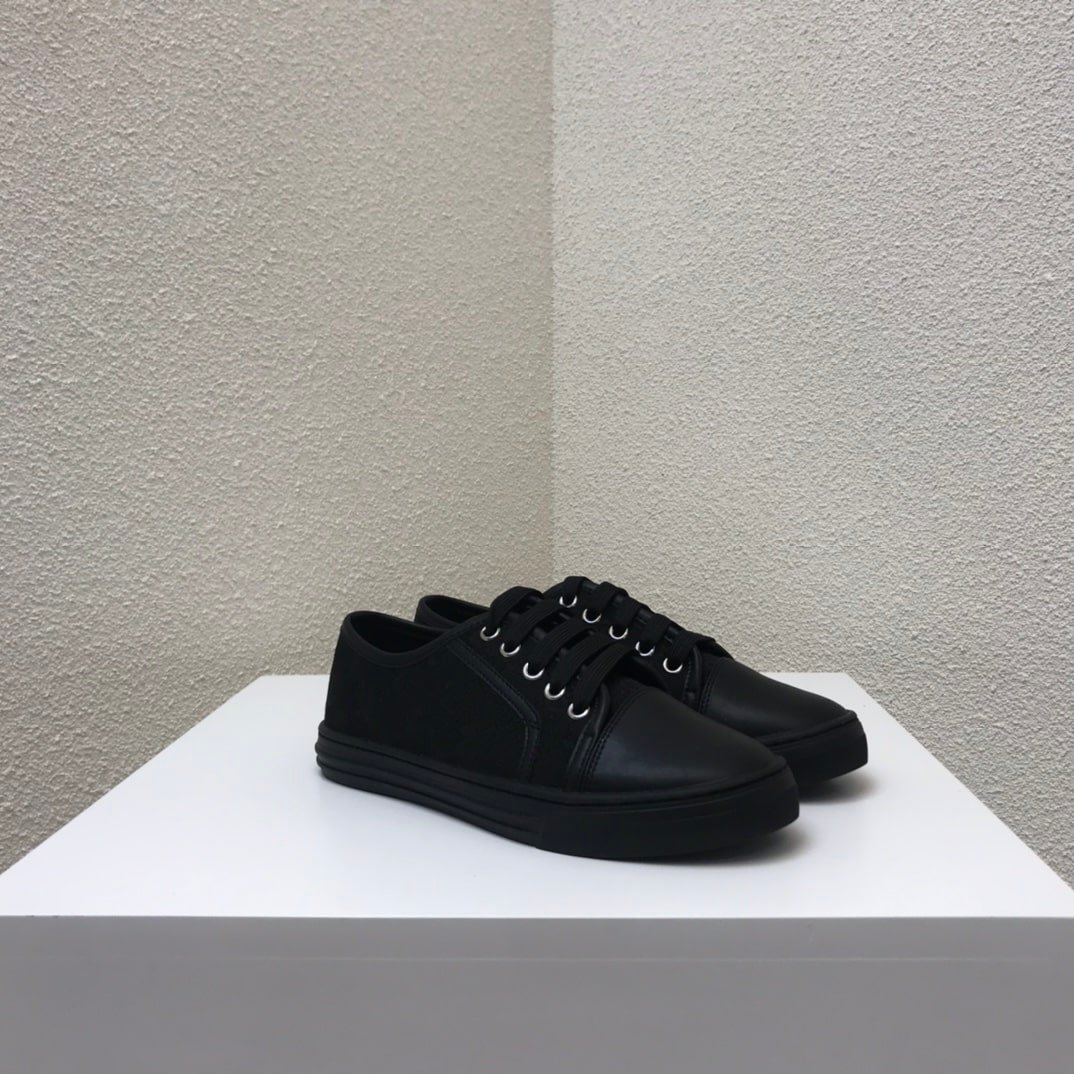 Gvc*1 Women’S Leather Top Sneaker Black