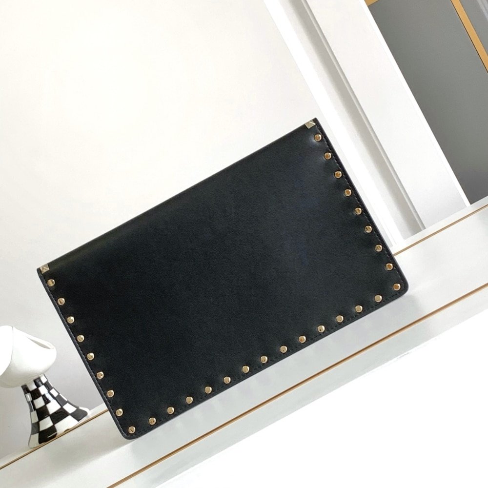 Va1e*ntin0 Garavani Rockstud Raffia Clutch Bag In Black 28Cm