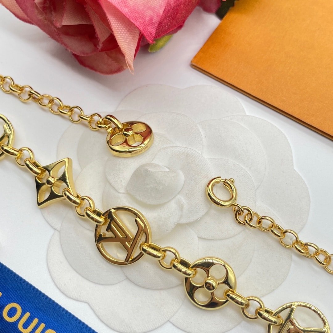 L0vis Vvtt0n Necklace