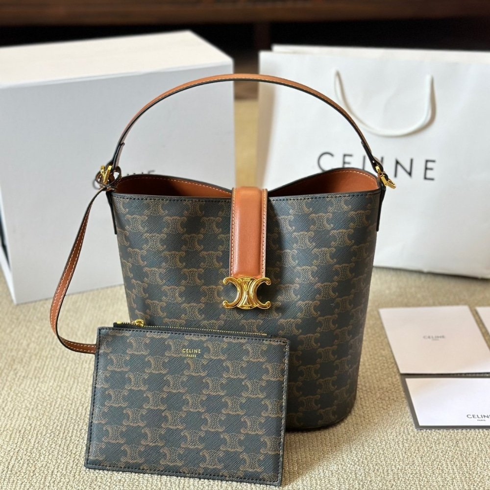 Ce1i*e Medium L0vise Bag In Smooth Triomphe Canvas Calfskin Tan 23Cm