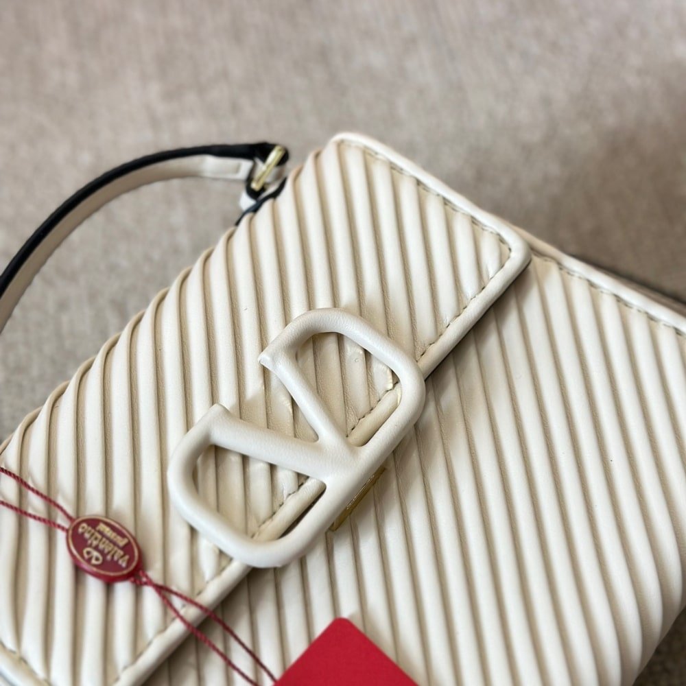Va1e*ntin0 Garavani Small Vsling Handbag White 20Cm