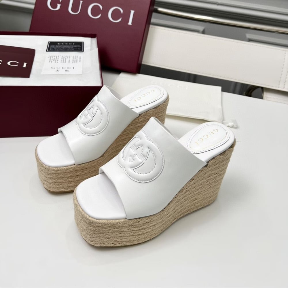 Gvc*1 Women’s Interlocking G Sandal White