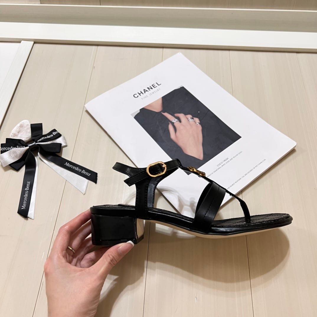 Ch**el Sandal Open Round Toe Flip Flops Black