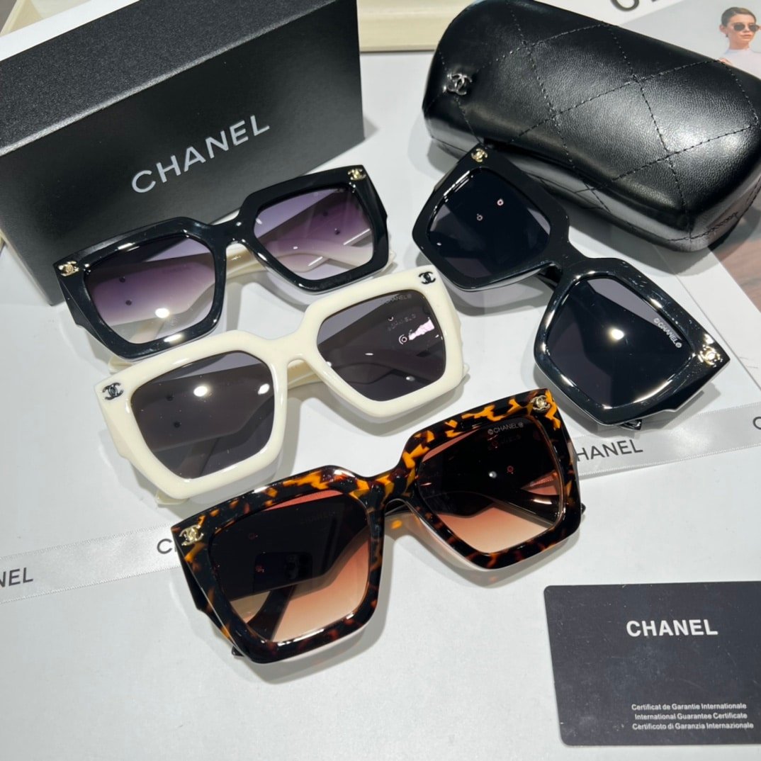 Ch**el Vintage Black White Sunglasses