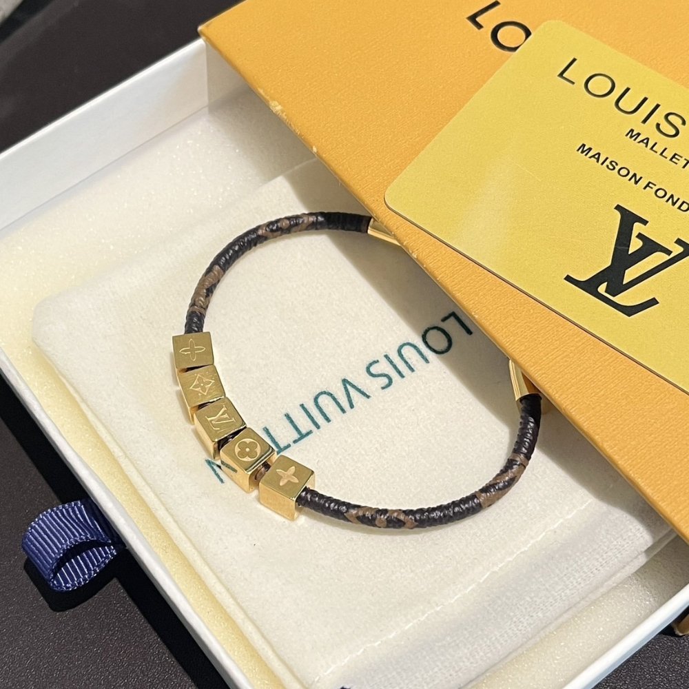 L0vis Vvtt0n Lv Cube Bracelet Monogram Brown M8918Z