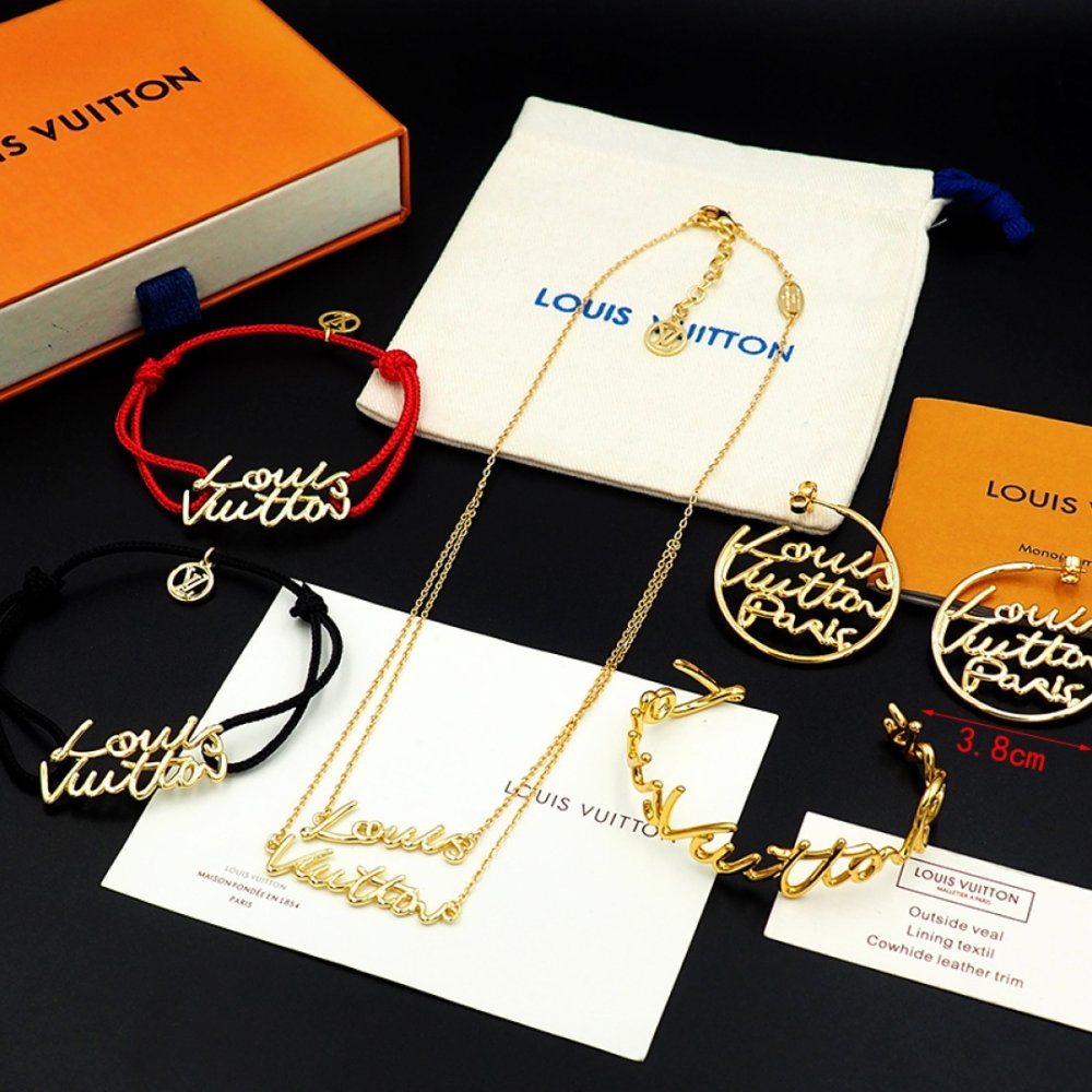 L0vis Vvtt0n Lv Script Bracelet Gold M1812S