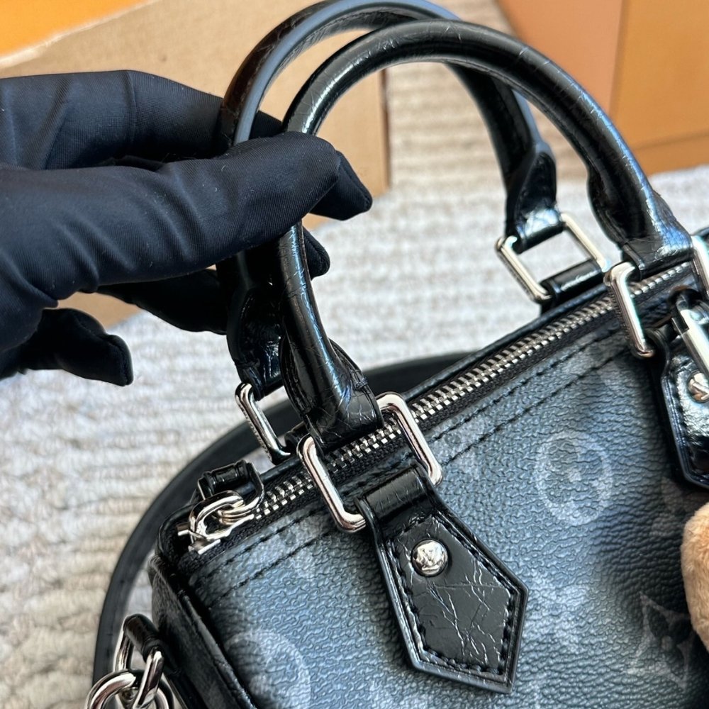 L0vis Vvtt0n Nano Speedy Monogram Eclipse 16Cm M26573