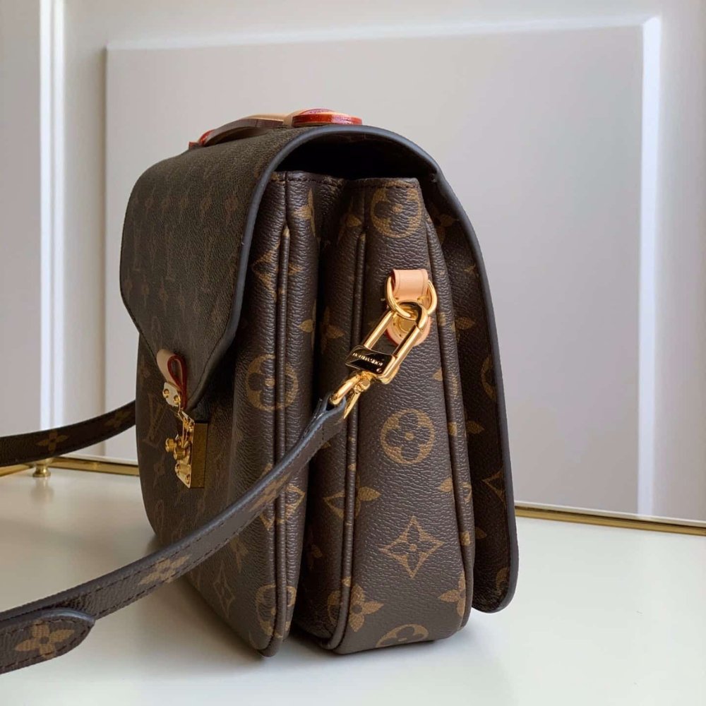 L0vis Vvtt0n Pochette Métis Monogram Canvas Brown 25Cm M44875