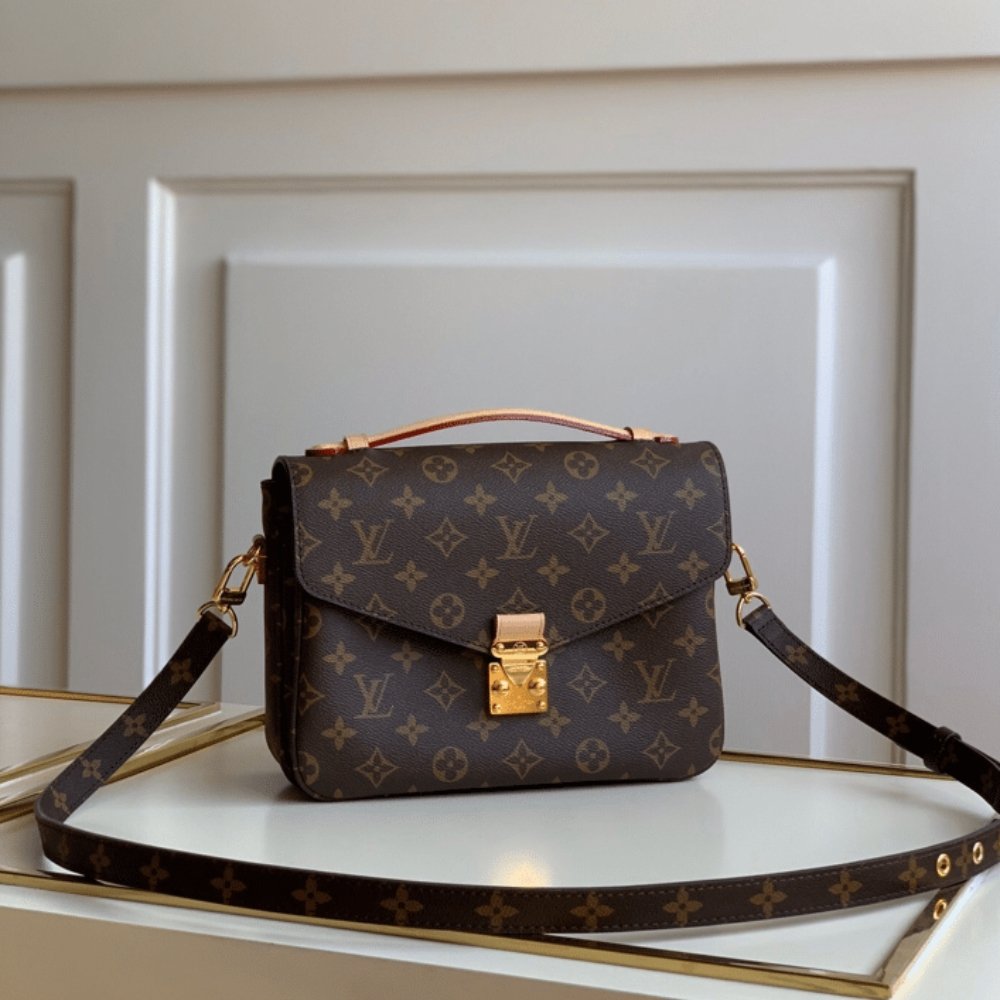 L0vis Vvtt0n Pochette Métis Monogram Canvas Brown 25Cm M44875