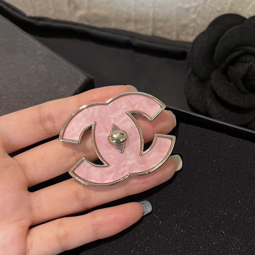 Ch**el Cc Logo Brooch In Pink Enamel With Gold Tone Hardware Abg307 B21878 U3494