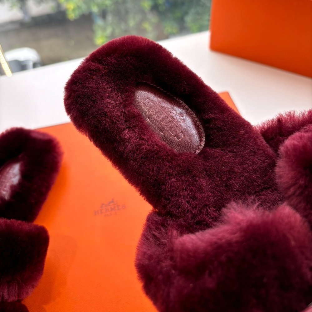 H**me5 Shearling Fur Oran Silver Buckle Sandal Wine Red Wool