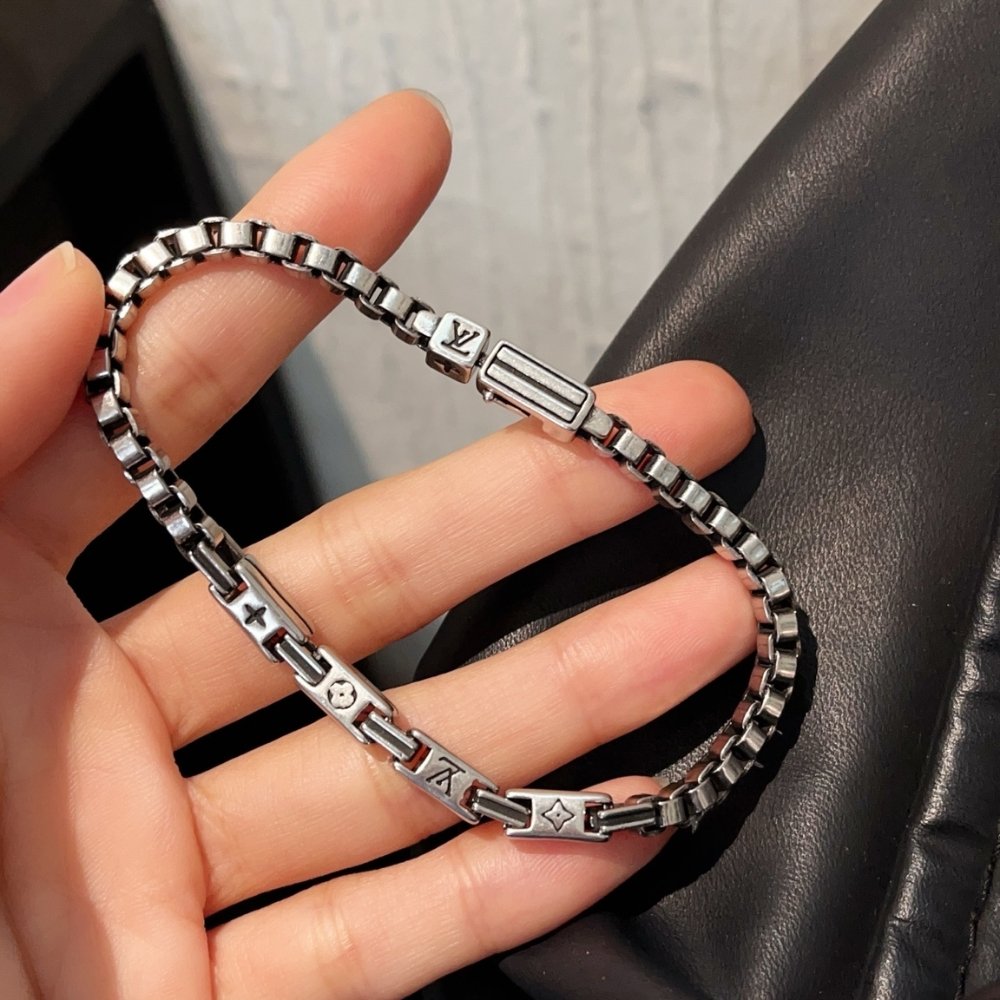 L0vis Vvtt0n LV Tailor Bracelet Silver M1149L