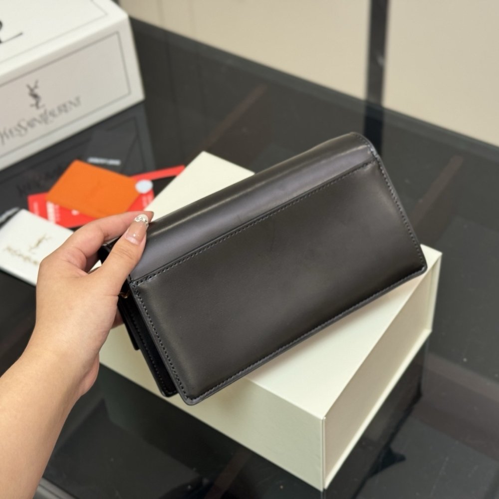 Sa1nt Lau*nt Sunset Clutch Black Leather 22Cm 8109970SX0W 1000