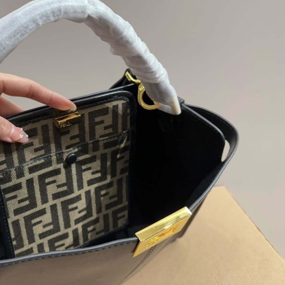 F**di Peekaboo X Lite Medium Black 29Cm 8Bn310A5E9F19Ph